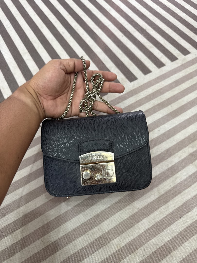 A(151). FURLA METROPOLIS, Women's Fashion, Bags & Wallets, Cross-body ...