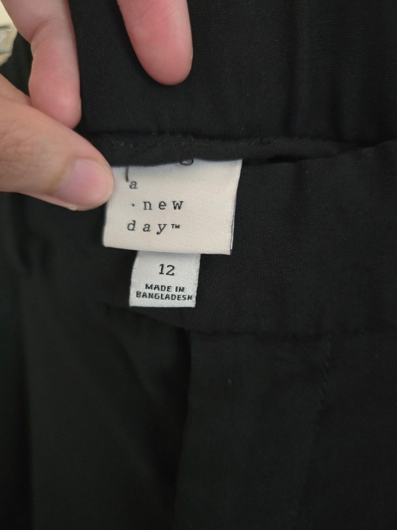 A new day black slacks (Category: Other Bottoms) located in Cavite. Submitted by rydes_clo (Listing ID 1469646852, Image 2). Description: ang ganda nito sis bagsak ang tela lakas maka sexy hindi sya manipis with bulsa good for xl to xxl girlies.