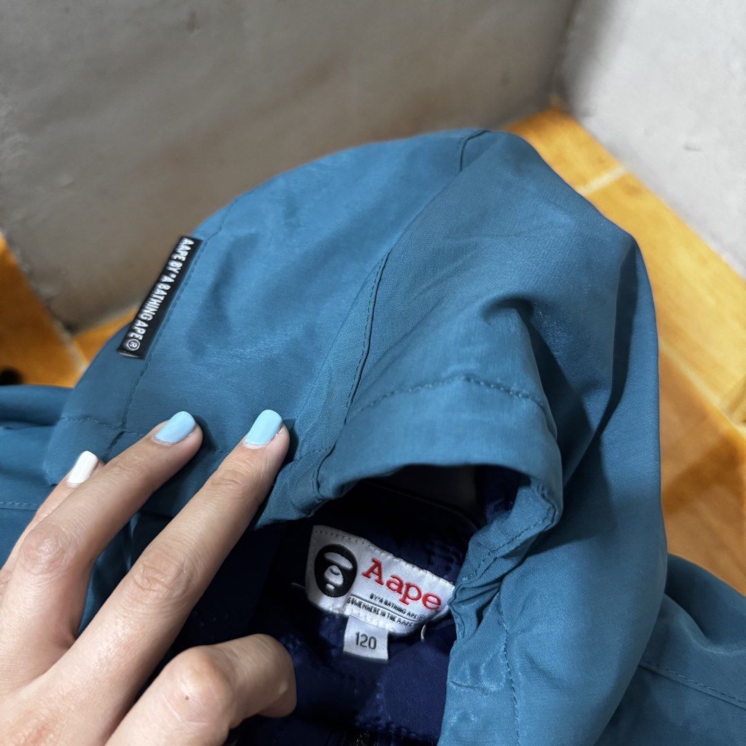 AAPE kids hoodie jacket (Category: Babies & Kids Fashion) located in Valenzuela. Submitted by thriftynanay88 (Listing ID 1469636049, Image 2). Description: Size 120 on tag 5-6Y.