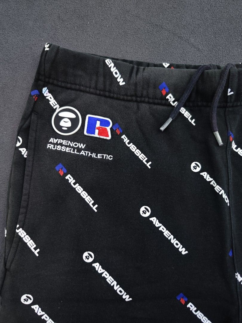 AAPE X Russell AOP Cotton Shorts (Category: Shorts) located in Bulacan. Submitted by emilj23 (Listing ID 1469604502, Image 2). Description: AAPE X Russell AOP Cotton Shorts Size L on tag L 20 W 34-38 Leg Hole 11 Condition 8/10 Color rate 8/10 Issue Fade Parts,Hairline Crackprints.