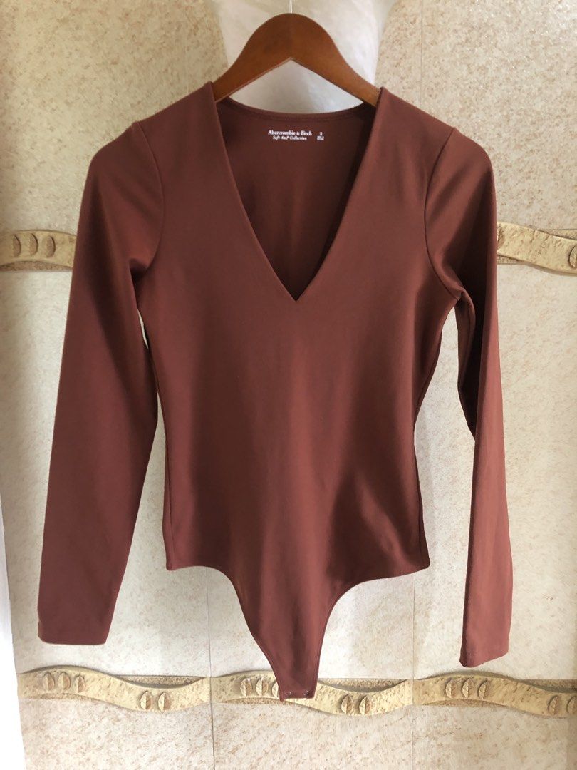 ABERCOMBRIE & FITCH BODYSUIT (Category: Others Tops) located in Santa Rosa. Submitted by eceldg05 (Listing ID 1469606374, Image 2). Description: ABERCOMBRIE & FITCH BODYSUIT V neck S-semi med Like new.