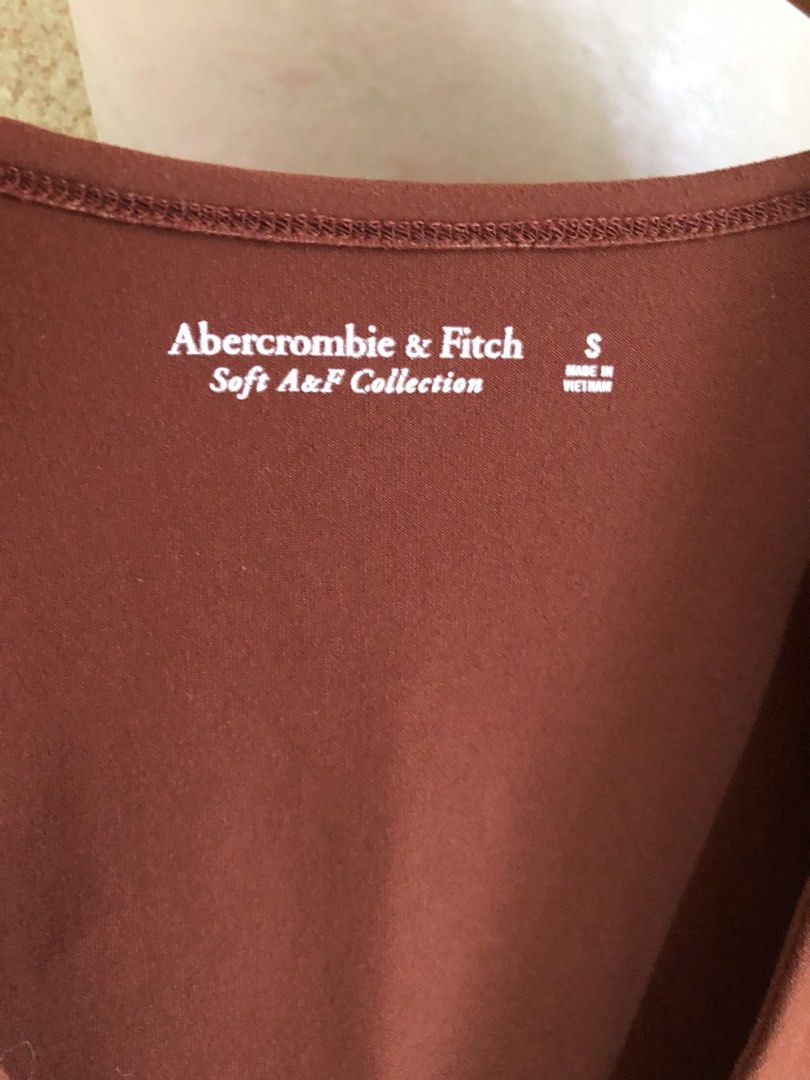 ABERCOMBRIE & FITCH BODYSUIT (Category: Others Tops) located in Santa Rosa. Submitted by eceldg05 (Listing ID 1469606374, Image 3). Description: ABERCOMBRIE & FITCH BODYSUIT V neck S-semi med Like new.