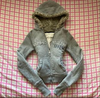 (Category: ) located in . Submitted by y2k_thrift_ (Listing ID 1469701686, Image 1). Description: .