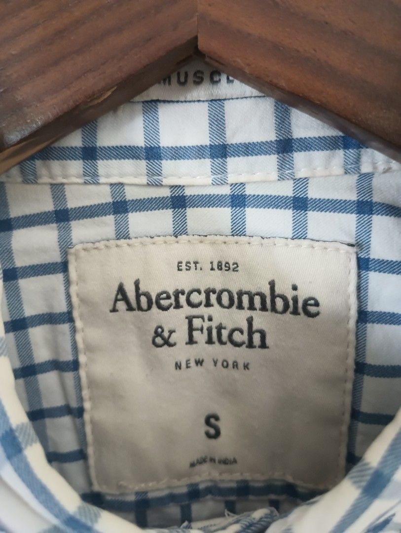 Abercrombie & Fitch New York (Category: Formal Shirts) located in Las Pinas. Submitted by preloved_manila (Listing ID 1469623821, Image 2). Description: A&F New York Small (Muscle Fit) 20x25.