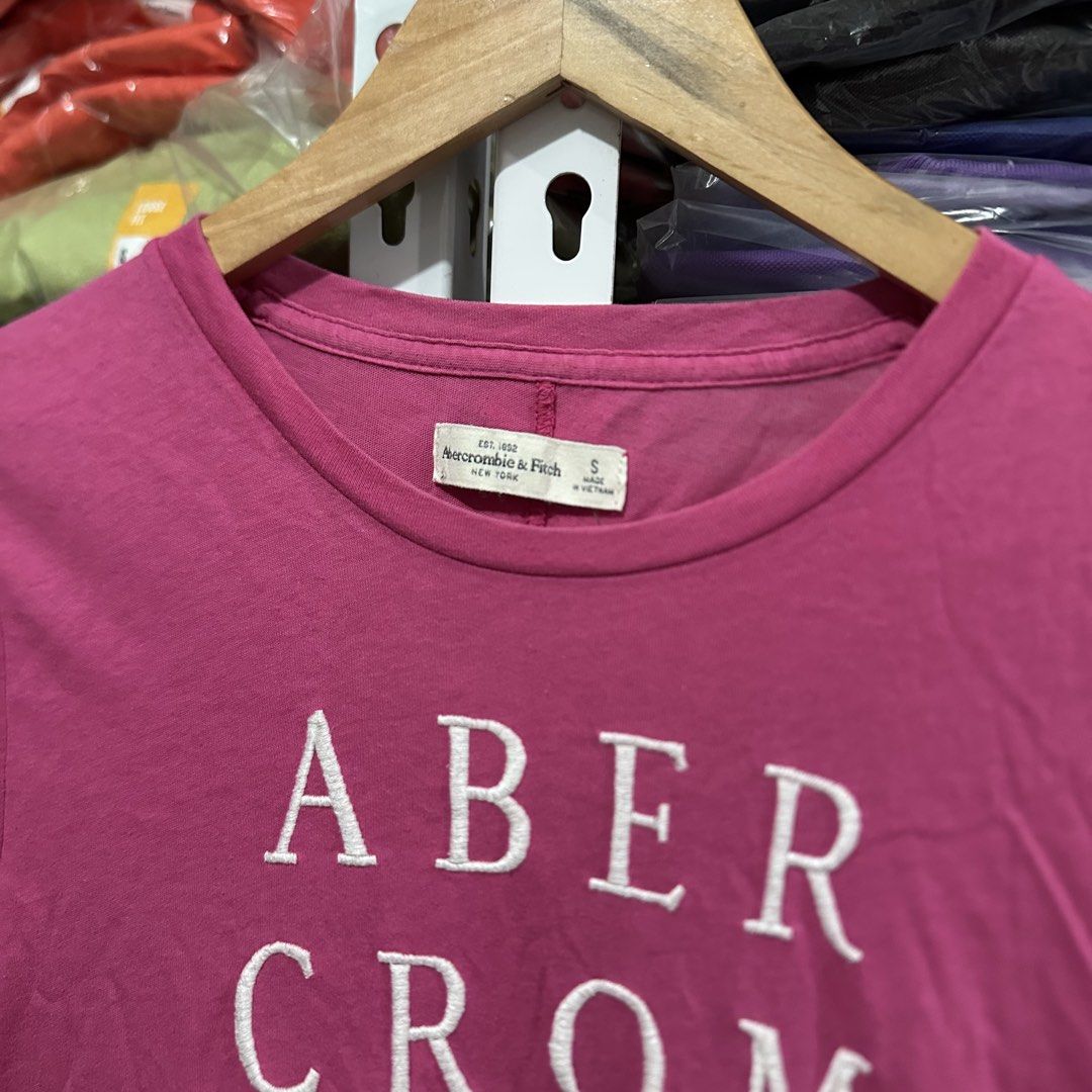 Abercrombie & Fitch Pink Logo Tee 💗 (Category: Shirts) located in Andop. Submitted by y2k.byac (Listing ID 1468320022, Image 3). Description: Abercrombie & Fitch Pink Logo Tee 💗 ✨ Authentic Abercrombie & Fitch 💕 Pre-loved | Good condition 🌸 Color: Pink 📏 Size: Small Cute everyday basic! Perfect for a casual, feminine look. 🩷 📩 DM for inquiries!.