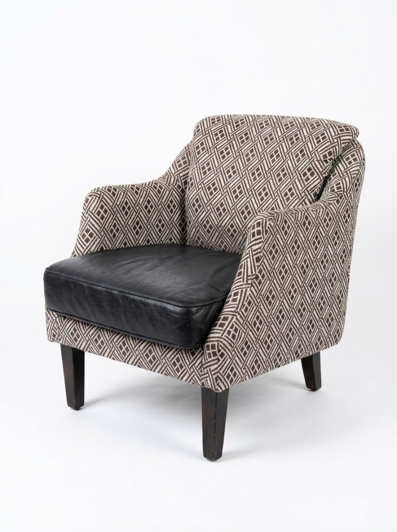 Accent sofa chair (Category: Sofas) located in Bulacan. Submitted by duncayow (Listing ID 1469689126, Image 1). Description: .