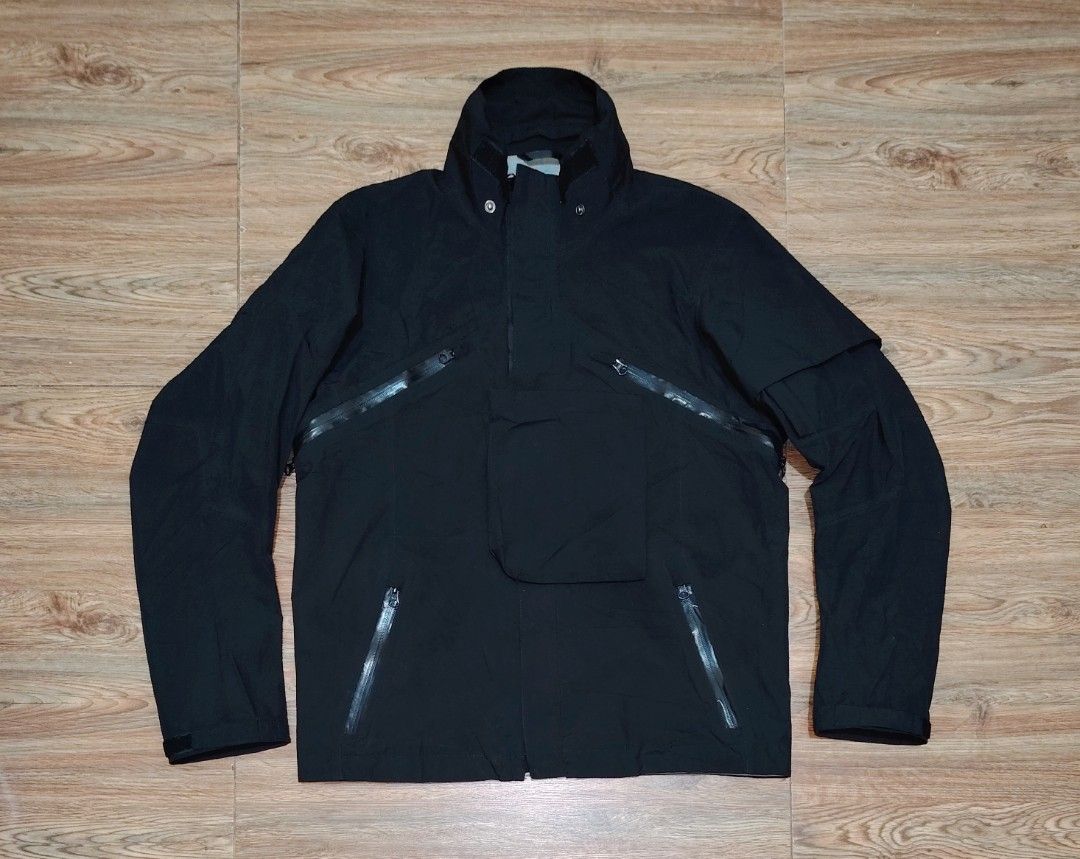 ACRONYM - J1A-GT - Goretex Jacket (Category: Coats, Jackets and Outerwear) located in Manila. Submitted by espesyaloffer (Listing ID 1469712891, Image 2). Description: ACRONYM - J1A-GT - Goretex Jacket Condition : 8.5/10 Size : M Dimensions ⬇️ Width : 23.5 Length : 27.5 Sleeve : 24 Flaws : none P4,480 + sf.
