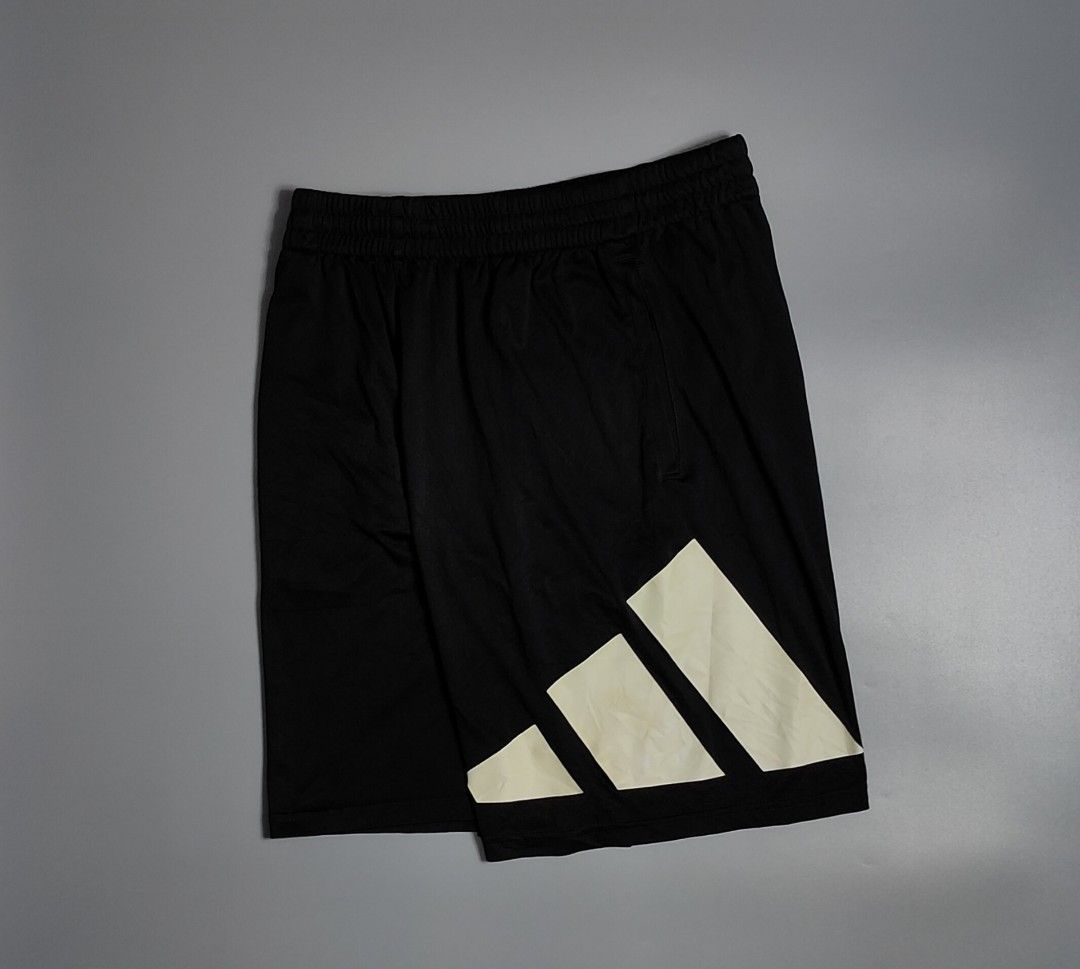 Adidas Big Logo Shorts (Category: Shorts) located in Bolinao. Submitted by tokiya. (Listing ID 1469610755, Image 1). Description: Adidas Size 30x18 Excellent Condition No Issue.