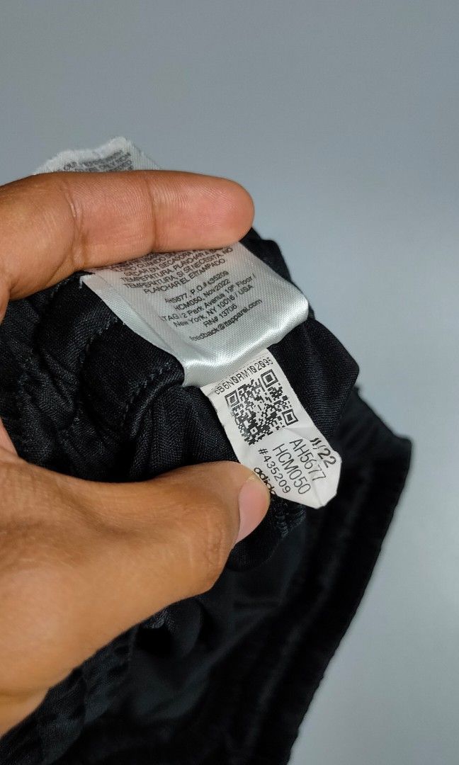 Adidas Big Logo Shorts (Category: Shorts) located in Bolinao. Submitted by tokiya. (Listing ID 1469610755, Image 3). Description: Adidas Size 30x18 Excellent Condition No Issue.