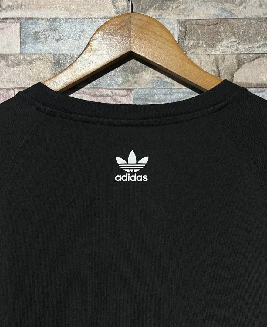 ADIDAS BIG LOGO TEE BLACK (Category: Tshirts & Polo Shirts ) located in Caloocan City. Submitted by wewearworn (Listing ID 1469616539, Image 3). Description: XL Best Fit 23.5 x 29 Excellent No Issues 9.5/10 Color Rate.