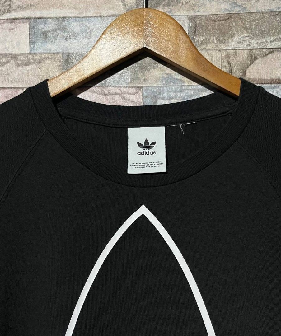 ADIDAS BIG LOGO TEE BLACK (Category: Tshirts & Polo Shirts ) located in Caloocan City. Submitted by wewearworn (Listing ID 1469616539, Image 2). Description: XL Best Fit 23.5 x 29 Excellent No Issues 9.5/10 Color Rate.