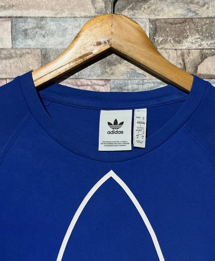 ADIDAS BIG LOGO TEE BLUE (Category: Tshirts & Polo Shirts ) located in Caloocan City. Submitted by wewearworn (Listing ID 1469616724, Image 2). Description: Large Best Fit 20 x 28 Excellent No Issues 9.5/10 Color Rate.