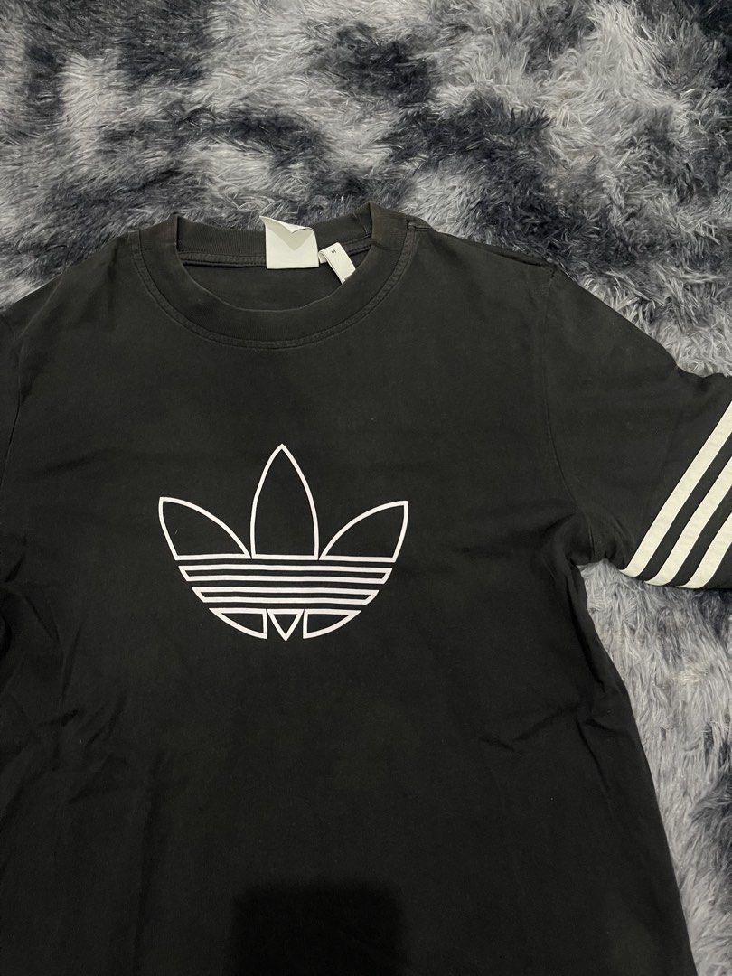 Adidas biglogo tee (Category: Formal Shirts) located in San Jacinto. Submitted by clothcartelph (Listing ID 1469648023, Image 2). Description: Size: medium Dimes: 20/29 Condition: very good condition Color rate: 8.8/10 No issue.