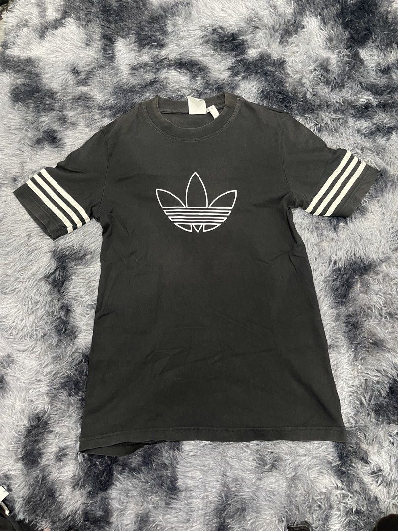 Adidas biglogo tee (Category: Formal Shirts) located in San Jacinto. Submitted by clothcartelph (Listing ID 1469648023, Image 1). Description: Size: medium Dimes: 20/29 Condition: very good condition Color rate: 8.8/10 No issue.