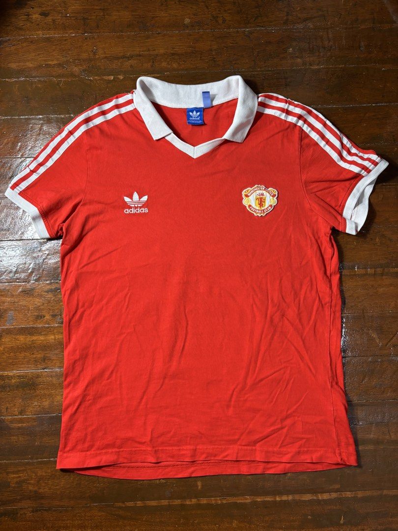 Adidas Manchester United (Category: Formal Shirts) located in Manila. Submitted by earlylifecrisis (Listing ID 1469667343, Image 1). Description: Sz XL Condition 9/10 Measure it by inch Width: 22 Length: 29 Shoulder: 18 Sleeve:8 Bust: Hem: •Refund / Returns not allowed allowed •Please do check the dimensions size on labels sometimes are not accurate on the sizing •Ask me before purchasing.