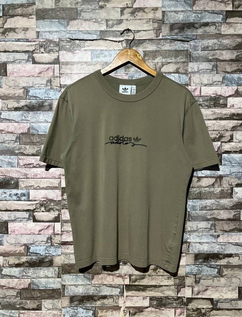 ADIDAS MINIMALIST TEE (Category: Tshirts & Polo Shirts ) located in Caloocan City. Submitted by wewearworn (Listing ID 1469616860, Image 1). Description: Large Best Fit 20.5 x 26 Excellent No Issues 9/10 Color Rate.
