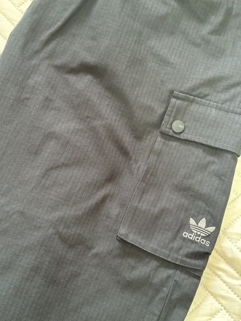 Adidas Originals Script Cargo Pants (Category: Trousers) located in Paranaque City. Submitted by rockydlc (Listing ID 1469616428, Image 3). Description: For Sale Adidas Originals Script Cargo Pants Size XL Brand New from Australia Waist 18in - Length 42in Merville Paranaque location J&T / Lalamove Gcash / BPI.