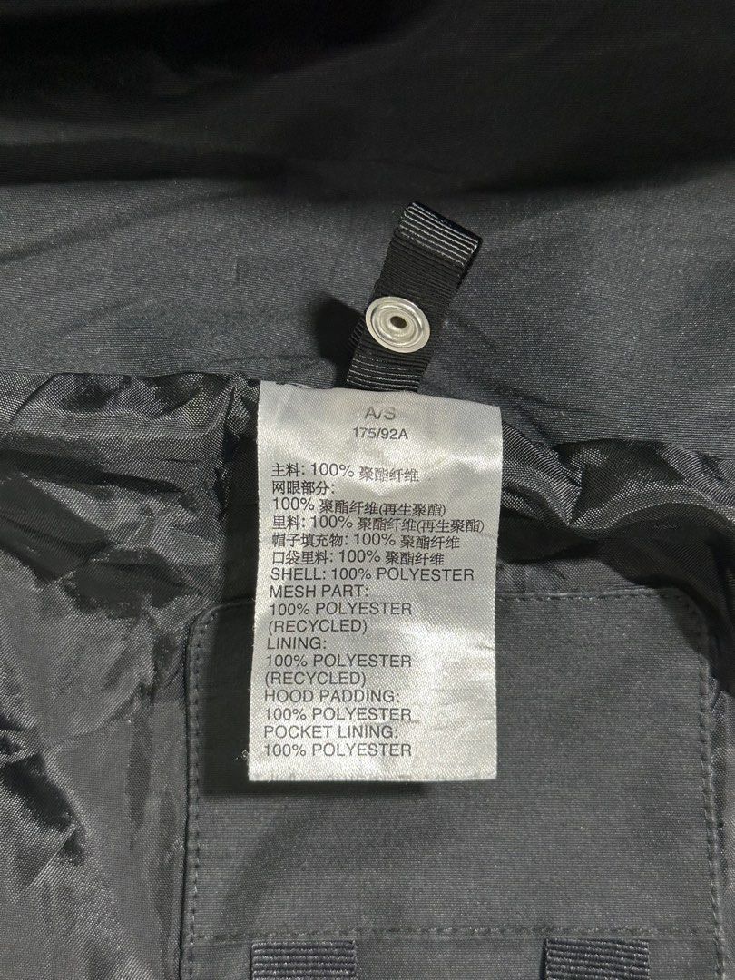 Adidas PRSVE Jacket (Category: Coats, Jackets and Outerwear) located in Bacolod City. Submitted by dannnsoy (Listing ID 1469643633, Image 3). Description: Adidas PRSVE Jacket •In very good condition •Dimension: 21.5” x 27.5” •Issue: Fading, signs of usage and missing puffer inner jacket •Price: 699 only 📍Note: Color may vary to due lighting and camera resolution. .
