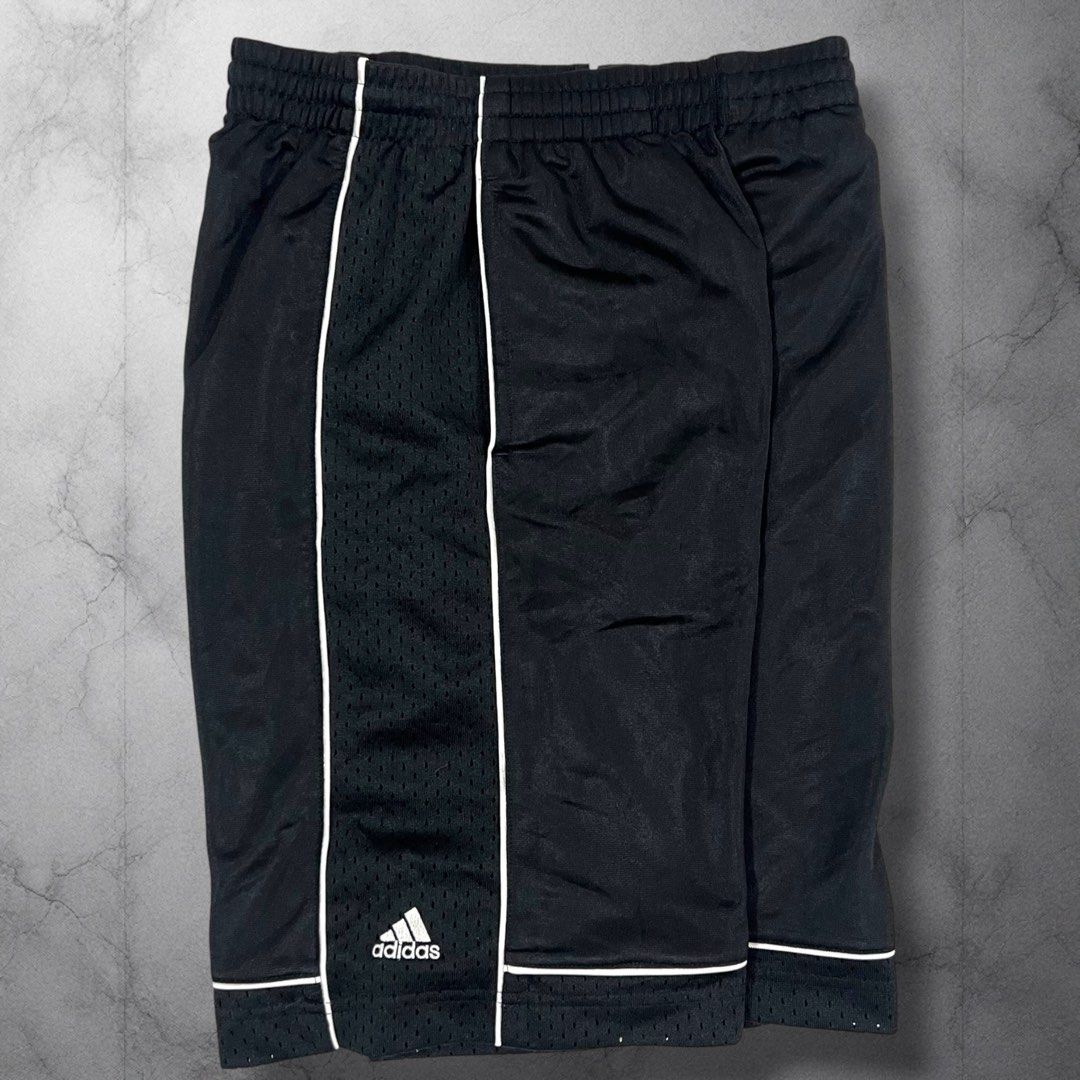 Adidas Shorts (Category: Shorts) located in Cavite. Submitted by itsayaaa (Listing ID 1469581200, Image 1). Description: Adidas Shorts Dimes: 26-30 width / 19 length Issue: No issue Colorate: 9/10 Condition: Excellent Condition .