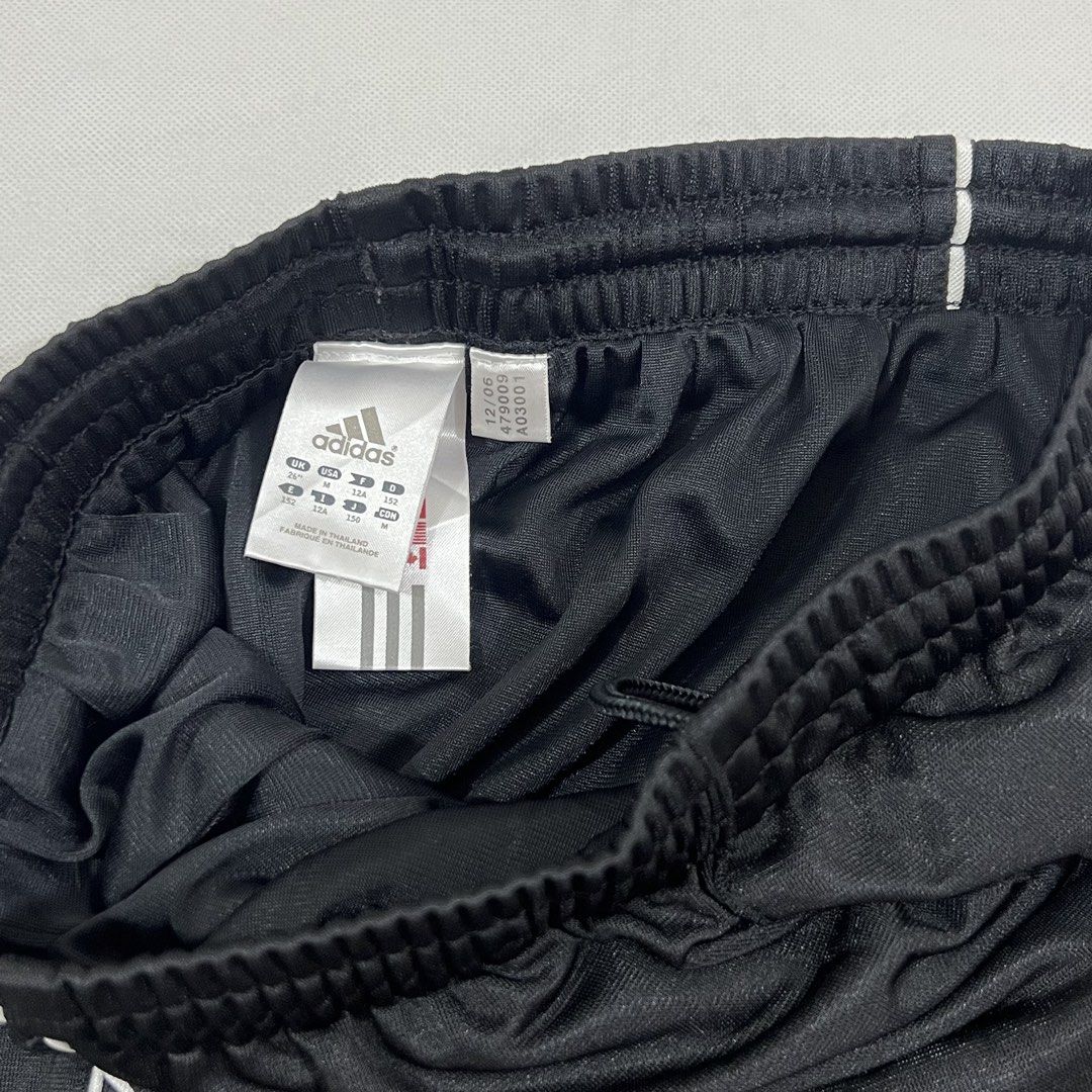 Adidas Shorts (Category: Shorts) located in Cavite. Submitted by itsayaaa (Listing ID 1469581200, Image 2). Description: Adidas Shorts Dimes: 26-30 width / 19 length Issue: No issue Colorate: 9/10 Condition: Excellent Condition .