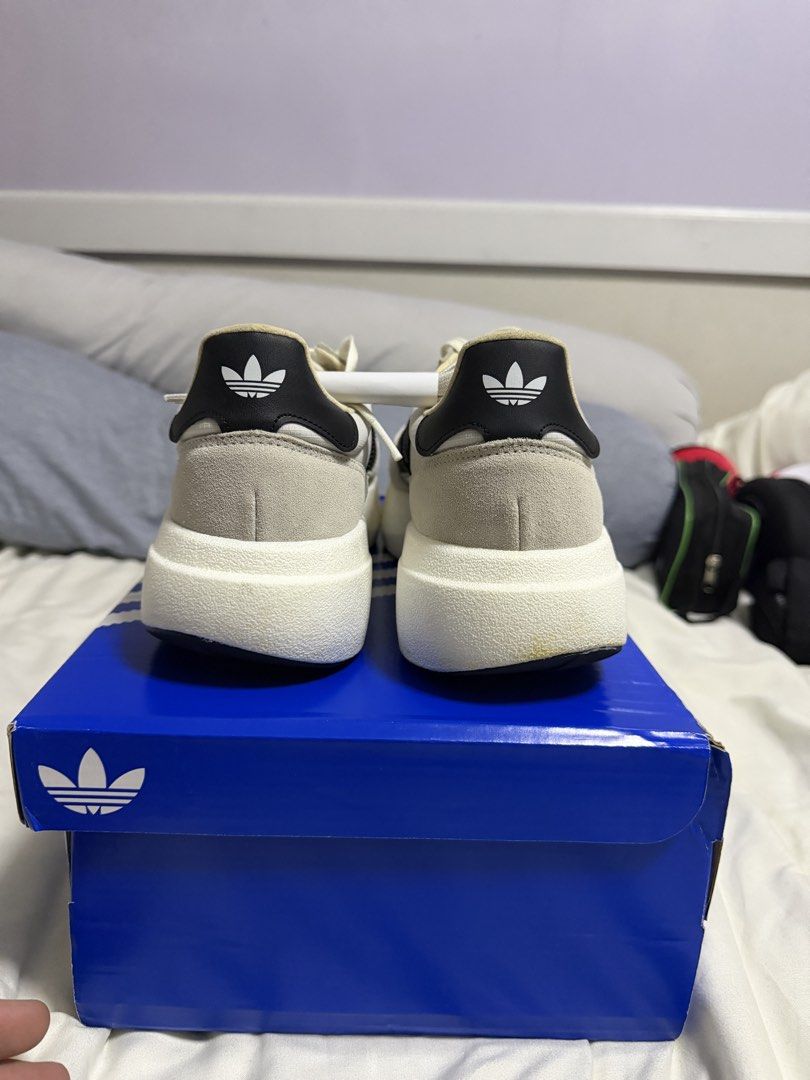 Adidas SL 72 Pro “White Black Chalk Pearl” (Category: Casual Shoes) located in Pasig City. Submitted by chrisvinks (Listing ID 1469695004, Image 3). Description: - Brand: Adidas - Model: SL 72 Pro “White Black Chalk Pearl” - Colorway: Off-White / Black - Size: US 10.5 / UK 10 / EU 44 2/3 - Features: Chunky Lightstrike midsole, premium suede overlays, and classic three-stripes branding - Inclusions: w/ box and extra lace - Perfect for daily wear a