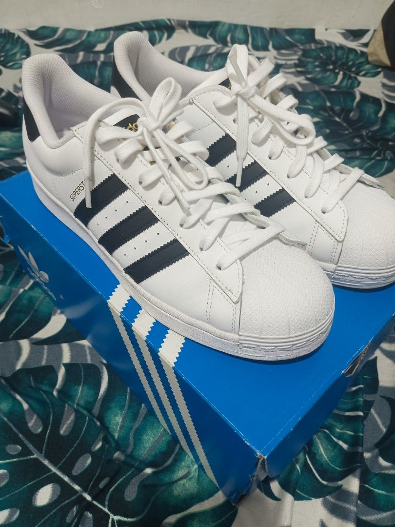 Adidas Superstar White Black Sneakers (Category: Casual Shoes) located in Taguig. Submitted by chaee03 (Listing ID 1469663003, Image 2). Description: Selling my Adidas Superstar original, Size 9. Once lang nagamit and hindi na nagamit ulit. ✅ Used once only ✅ Like-new condition ✅ With original box ✅ Well-maintained Perfect for casual wear and everyday outfits. PM for inquiries!.