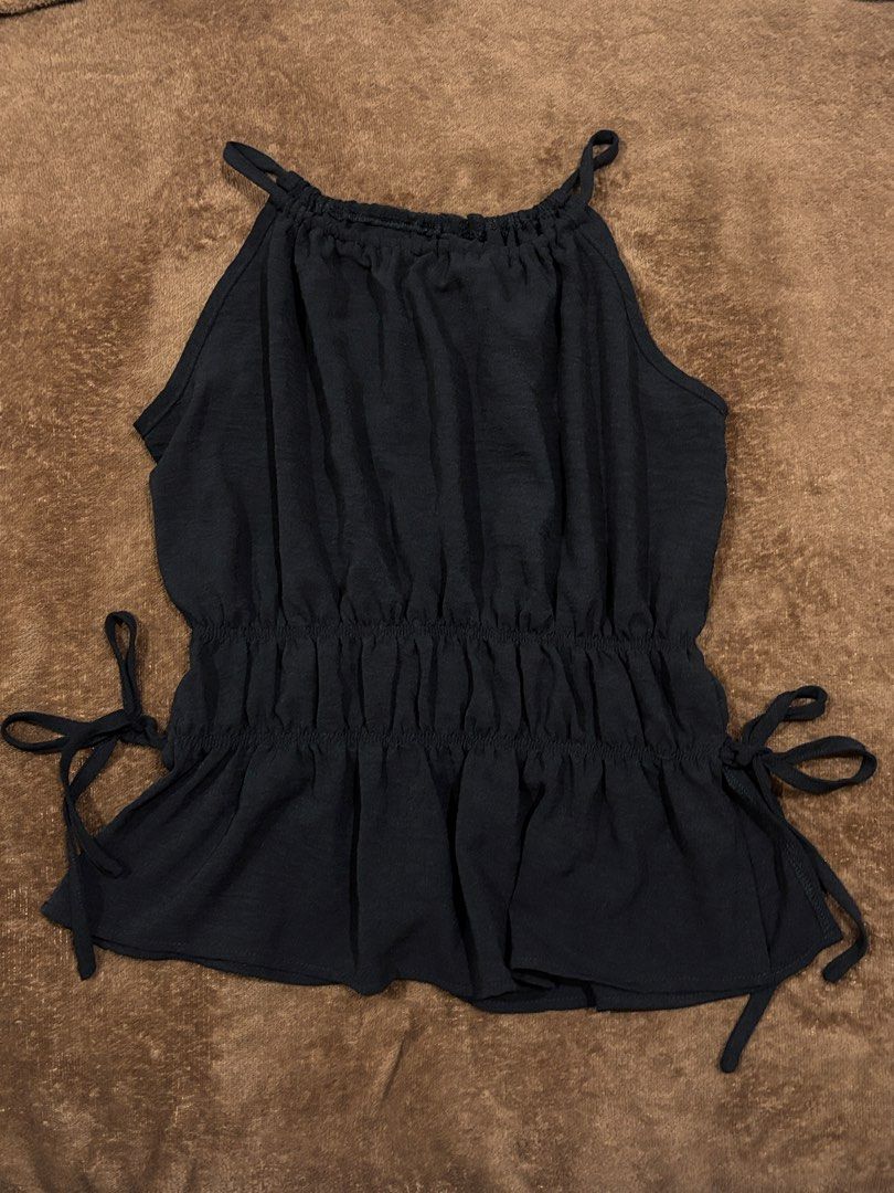 Adjustable Black Tie-Strap Peplum Top (Category: Sleeveless) located in San Pedro. Submitted by declutterscore (Listing ID 1469636509, Image 1). Description: ✨ Classic black color ✨ Adjustable tie straps ✨ Stretchy waist for a flattering fit ✨ Flowy peplum design 📩 open to offers! RFS: Decluttering.