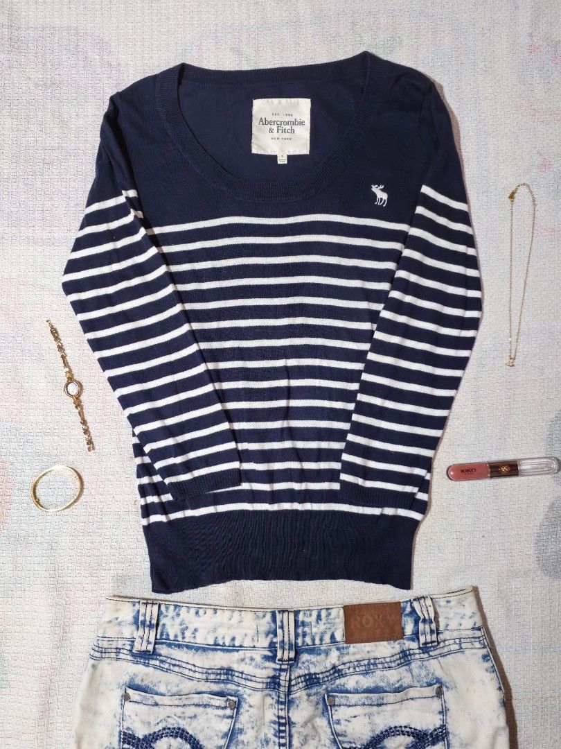 A&F Navy Stripes Sweater (Category: Coats, Jackets and Outerwear) located in Manila. Submitted by vintage_revo.ph (Listing ID 1469577436, Image 2). Description: 👕Top Mine: ₱ 399 ‎ ‎🛍 + Shipping fee ‎✨️ PLEASE READ guidelines before buying ‎📷 Once acknowledged “yours” please dm me your order form + screenshot of the item.