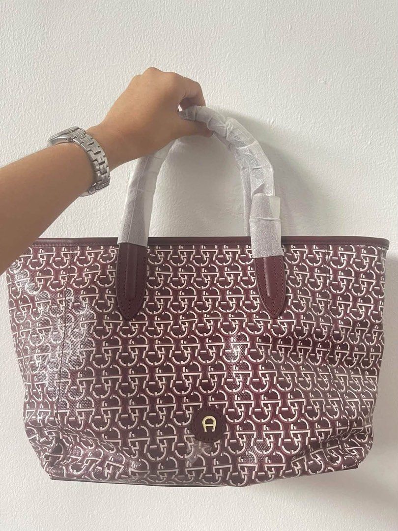 Aigner Tote Bag (Category: Tote Bags) located in Las Pinas. Submitted by UNQUARANTINED (Listing ID 1469641294, Image 1). Description: .