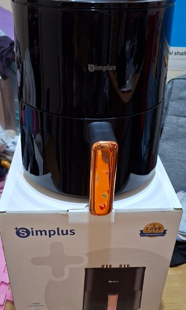 AIR FRYER (Category: Cookware & Accessories) located in Manila. Submitted by sunflower0616 (Listing ID 1469581314, Image 1). Description: .