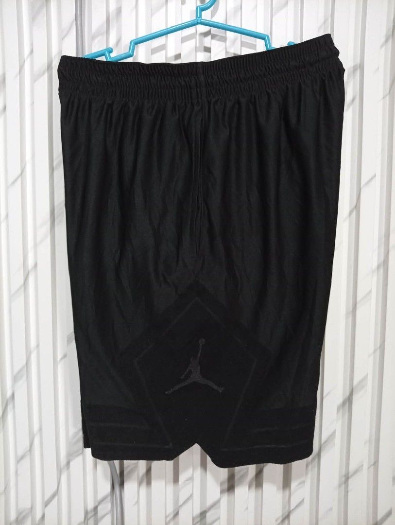 Air Jordan Diamond embriod logo ( Authentic ) (Category: Shorts) located in Barotac Nuevo. Submitted by john.pritz (Listing ID 1469647278, Image 2). Description: Air Jordan Diamond Embriod logo ( Authentic ) Like new condi no issue masikip garter Size large on tag Width 28 to stretch 36 pasok Length 20.