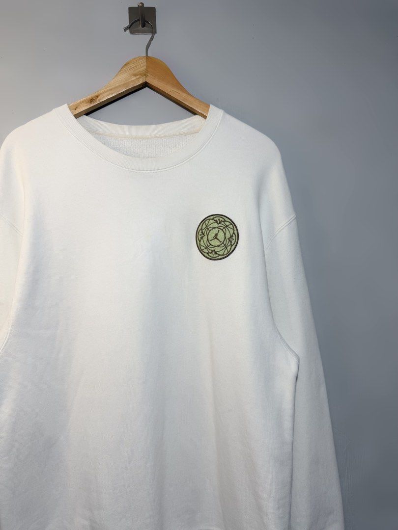 Air Jordan Flight Heritage Crewneck (Category: Hoodies) located in Calauan. Submitted by qual1thrifty.stuff (Listing ID 1469684321, Image 2). Description: Air Jordan Flight Heritage Crewneck Large - XL W22 L29 Excellent Need wash Flawless .