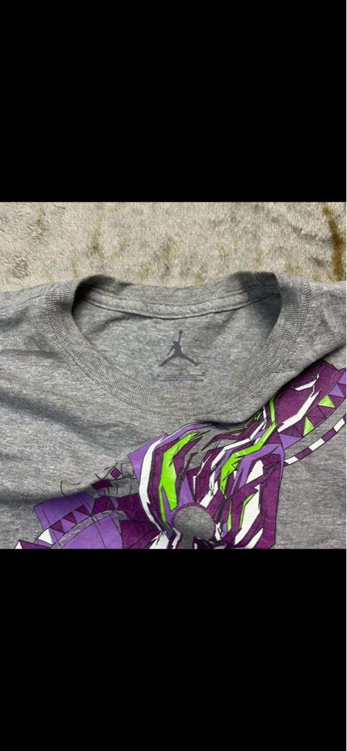 Air Jordan Graphic Gray Tee Size Large 22x30 (Category: Activewear) located in Manila. Submitted by marisianshop (Listing ID 1469689621, Image 3). Description: Air Jordan Graphic Gray Tee Size Large on tag Hairline crack paint Width: 22 Length: 30 .