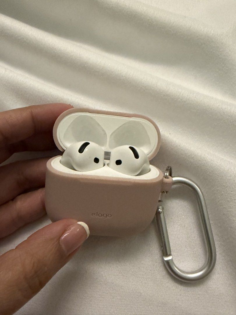 Airpods 4 (Category: Headphones & Headsets) located in Binan City. Submitted by luckycloud_ab2d6f (Listing ID 1469656521, Image 2). Description: For sale📌 Airpods 4 (non ANC) 4,000 No issue All working Complete set with box Case not included but i have spare case i can give Rfs: upgrade Loc: Alabang/Las Pinas Pm pm.