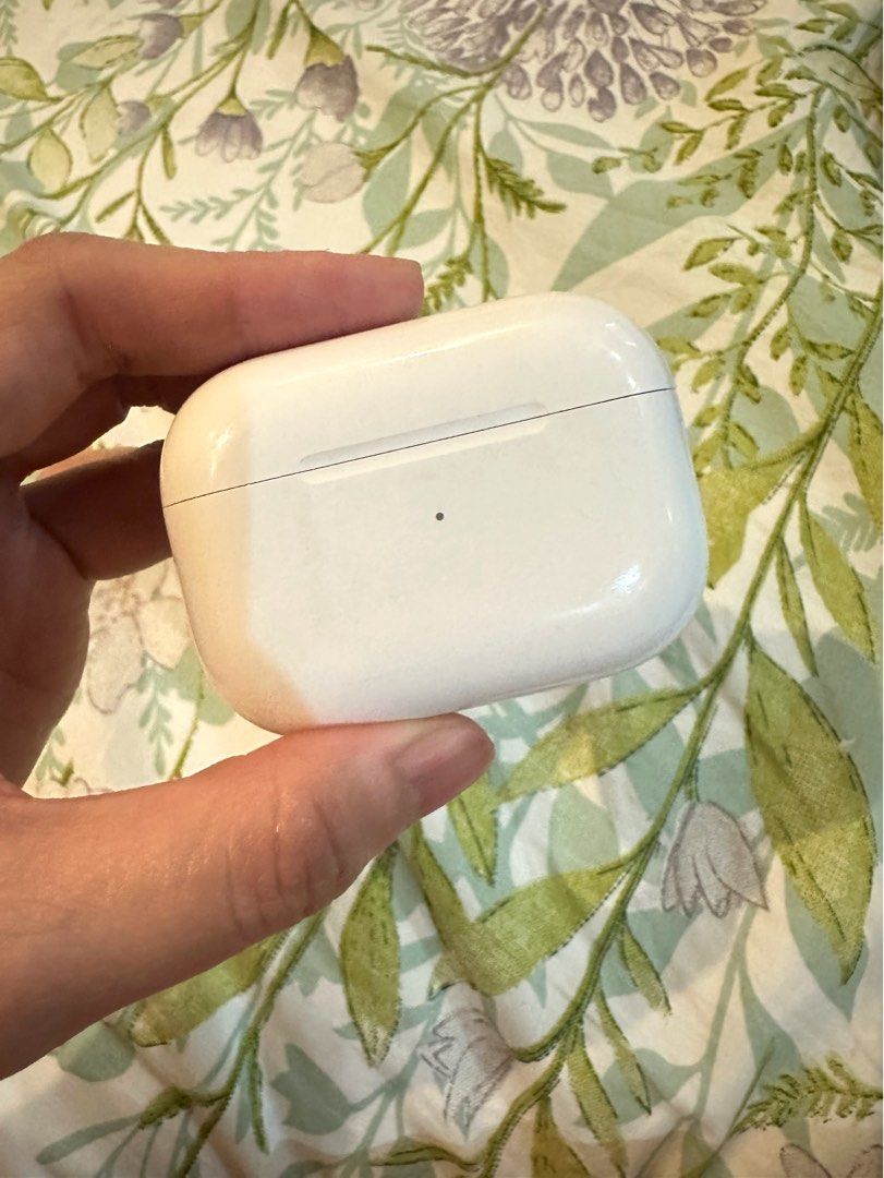 Airpods pro 2 (Category: Earphones) located in Bacolod City. Submitted by itspamcake (Listing ID 1457758078, Image 1). Description: With box and receipt. Message me to offer your price. .