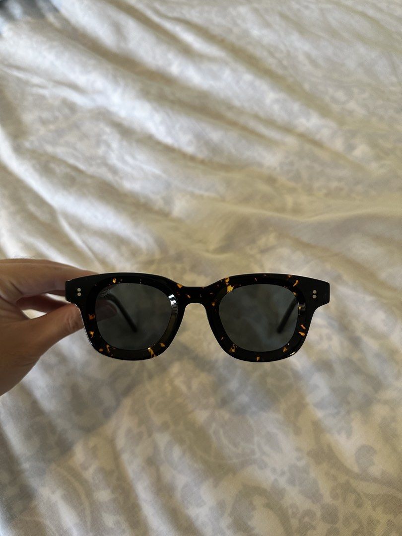Akila Apollo Unisex Shades (Category: Sunglasses & Eyewear) located in Muntinlupa City. Submitted by alabang__thrift (Listing ID 1469582438, Image 1). Description: Purchased in ronnie and joe rockwell Akila Alabang/ortigas area Mop online Shipping lalamove.