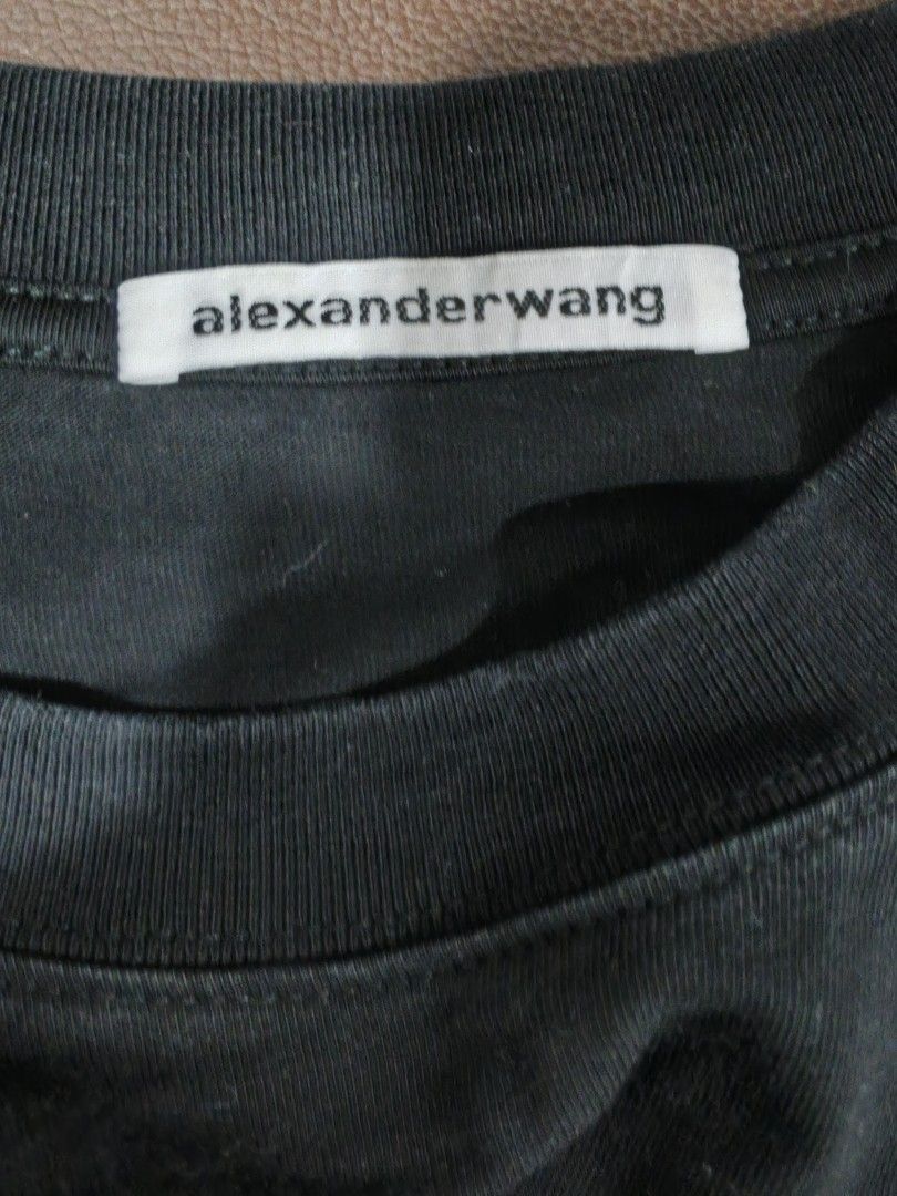 ALEXAND3R WANG (Category: Tshirts & Polo Shirts ) located in Kabacan. Submitted by thriftedsupremacy11 (Listing ID 1469733677, Image 3). Description: ALEXAND3R WANG Large Dimes 28x21 Like new condition Issue: none.