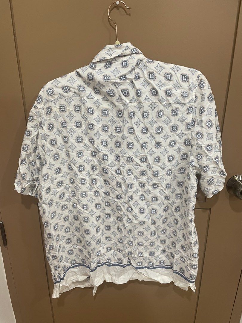 ALFANI BUTTON UP SHORT SLEEVES (Category: Tshirts & Polo Shirts ) located in Manila. Submitted by bedlambuzz (Listing ID 1469698097, Image 3). Description: WYSIWYG USED MAY HAVE SOME MINOR FLAWS BUT THESE WERE STORED WELL AND PROPERLY.