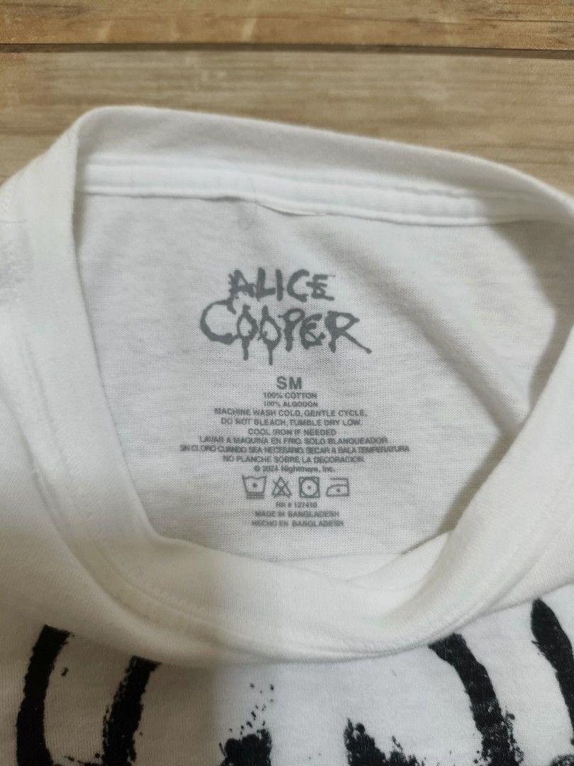 Alice Cooper womens top (Category: Blouses) located in Siniloan. Submitted by talktotheroses (Listing ID 1469671757, Image 3). Description: no issue.