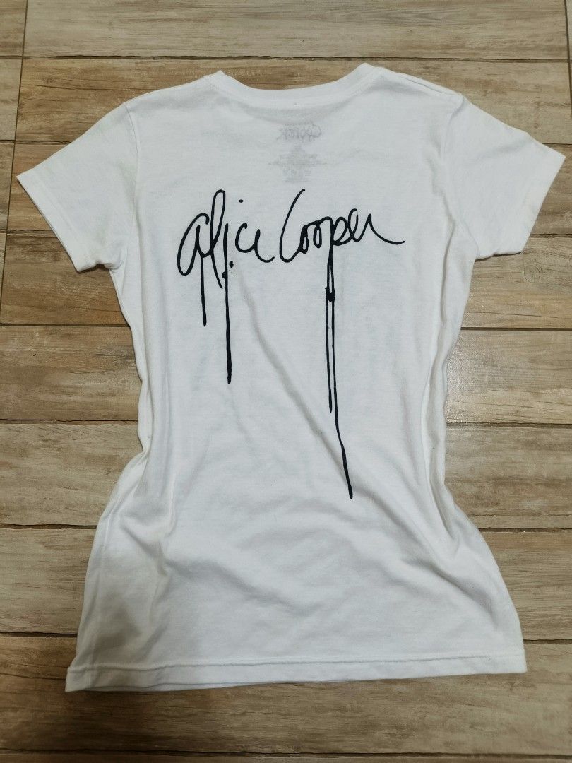 Alice Cooper womens top (Category: Blouses) located in Siniloan. Submitted by talktotheroses (Listing ID 1469671757, Image 2). Description: no issue.