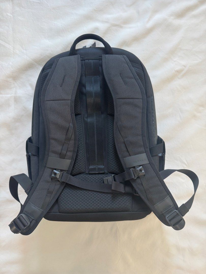 Alpaka Elements Pro backpack (Category: Backpacks) located in Calamba. Submitted by jhon.jhon2 (Listing ID 1469645763, Image 3). Description: Reason for selling: I am no longer using the bag. Meet up Nuvali or Alabang. Slightly negotiable. Original price PHP 10,000 24L capacity Space cell foam padding on shoulder straps Luggage passthrough Padded, suspended laptop pocket with soft lining (fits up to 16” laptop) Quick-access top pocket and hidden 