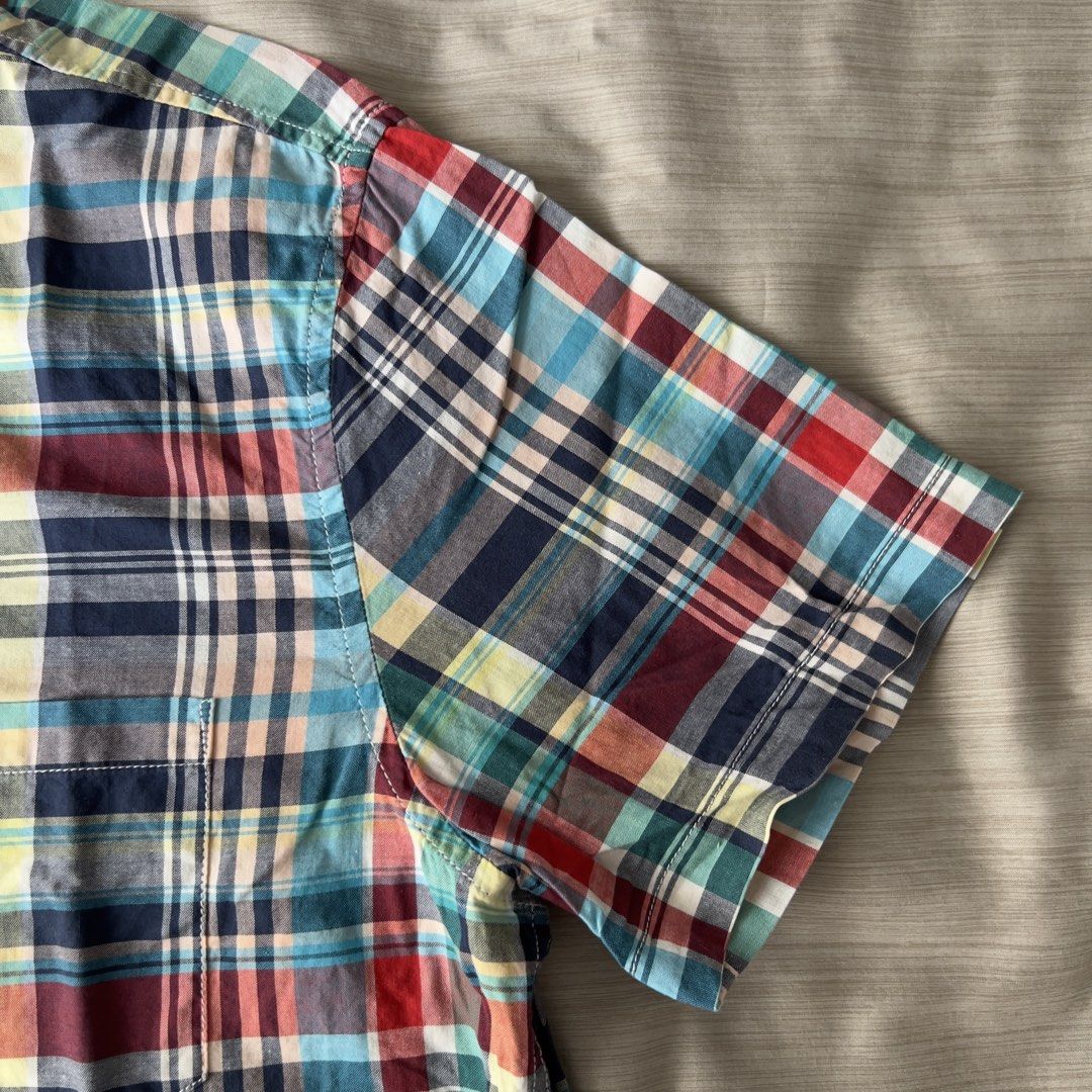 American Eagle Outfitters Plaid Slim Fit (Category: Tshirts & Polo Shirts ) located in Pasig City. Submitted by jenscloset86 (Listing ID 1469635048, Image 2). Description: Brand: American Eagle Outfitters Size: Large • No damage. • Flaw: light yellow stain in the collar due to gold stainless necklace color transfer. • good condition. • slim fit design Dimension: Length: 27.5” Chest: 21” Shoulder: 17” Sleeve: 9”.