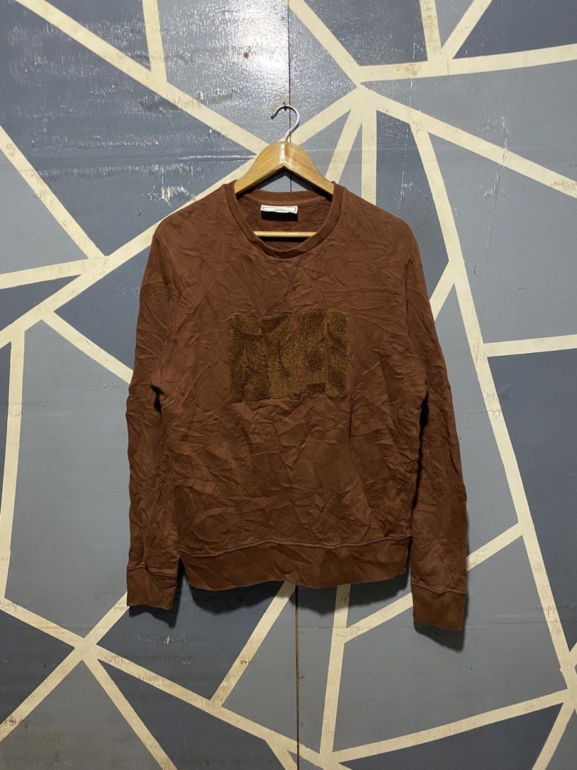Ami Alexandre Mattiussi Brown Sweatshirt Size M (Category: Coats, Jackets and Outerwear) located in Polomolok. Submitted by marrssz (Listing ID 1469678430, Image 1). Description: - Brand: Ami Alexandre Mattiussi - Color: Brown - Size: Medium - Design: Textured chenille logo lettering on chest, classic crewneck - Comfort: Soft fleece interior lining with ribbed cuffs and hem - Condition: Lightly worn, carefully stored, clean overall shape -DIMES [