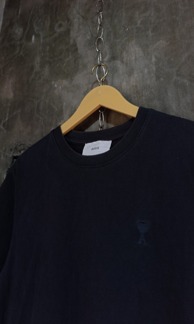 AMI,B-NEW CONDITION,NO ISSUE,20*26,9.7/10 (Category: Luxury Apparel) located in Tumauini. Submitted by patricktag49926 (Listing ID 1469726499, Image 2). Description: .
