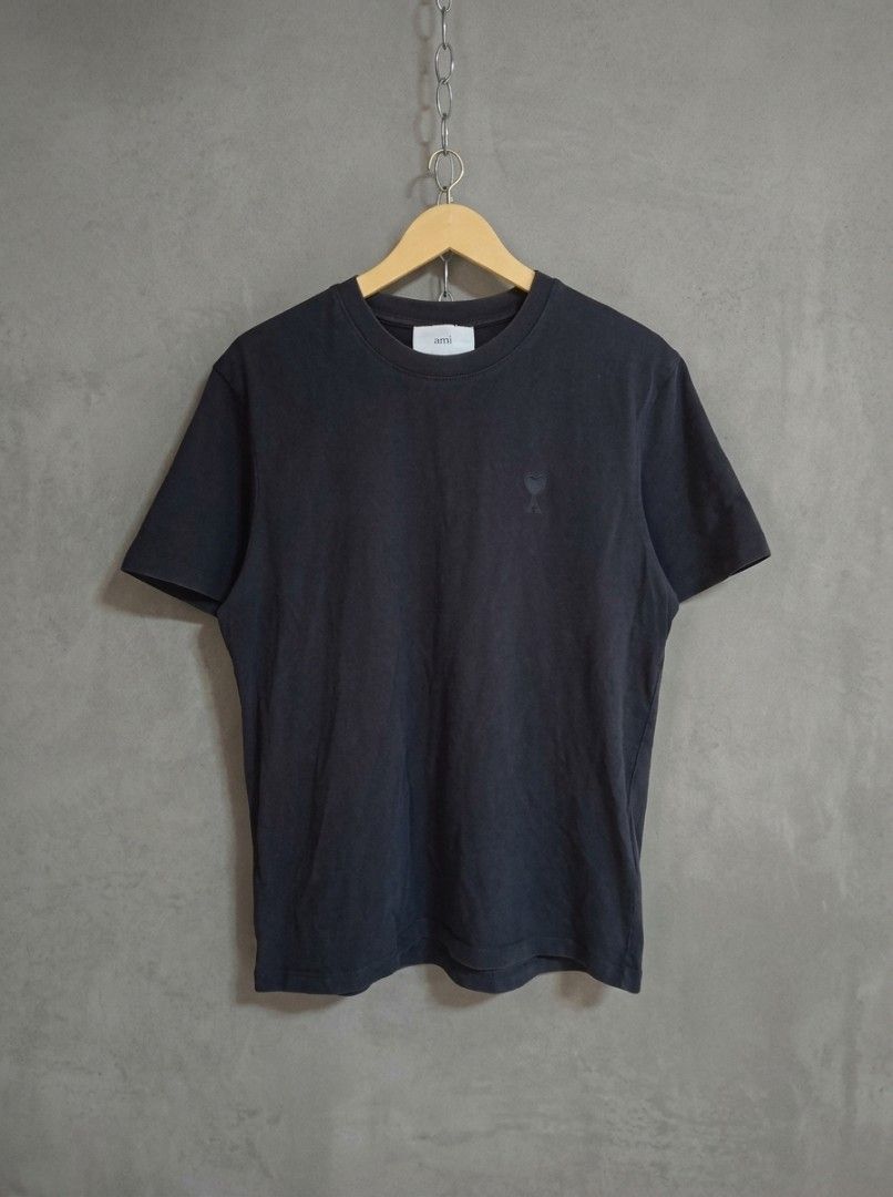 AMI,B-NEW CONDITION,NO ISSUE,20*26,9.7/10 (Category: Luxury Apparel) located in Tumauini. Submitted by patricktag49926 (Listing ID 1469726499, Image 1). Description: .