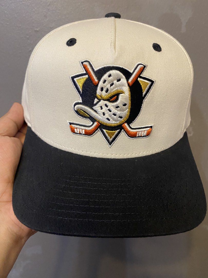 ANAHEIM DUCKS OFFWHITE SNAP (Category: Caps & Hats) located in Muntinlupa City. Submitted by WearhouseMMA (Listing ID 1469748962, Image 1). Description: ANAHEIM DUCKS OFFWHITE SNAP 750 only… SF NOT INCLUDED… Legit ZHATS brand✔️ OSFM✔️ Dual color Snapback✔️ Fully embroidered logo✔️.