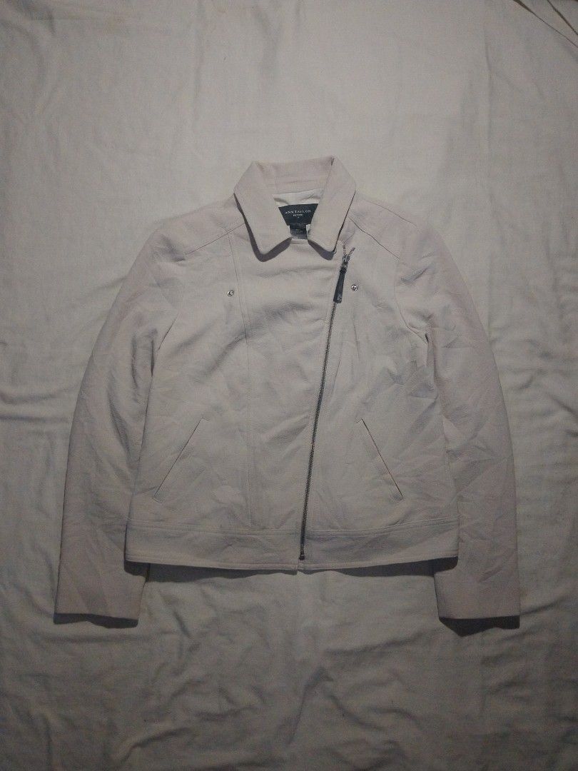 Ann Taylor Petite Jacket (Category: Coats, Jackets and Outerwear) located in San Pedro. Submitted by kob_thriftz (Listing ID 1469749258, Image 1). Description: (Best Fit Medium) Double Rider Style!! Condition: 10/10 Issue: None Length: 24 Width: 18 Meetups around San Pedro, Laguna Can do J&T Shipping (Buyer shoulders shipping fee).