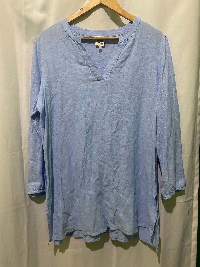 Anne Klein Light Blue Linen Tunic Blouse Size L (Category: Blouses) located in Quezon City. Submitted by elihur.tuazon (Listing ID 1468256665, Image 2). Description: - Brand: Anne Klein - Size: Large - Color: Light Blue - Material: Breathable linen - Design: V-neck with split collar, long sleeves, small metal brand tag, and side hem slits - Fit: Relaxed - Condition: Great wardrobe staple for casual days or warm weather.