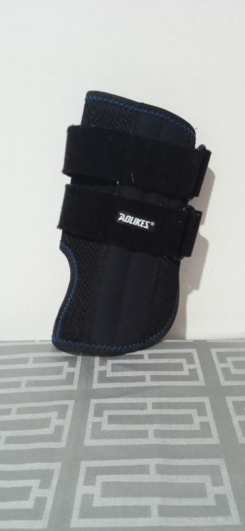 Aolikes Wrist Brace Support Splint Strap (Category: Braces, Support & Protection) located in Manila. Submitted by 1rom_sns (Listing ID 1469576247, Image 3). Description: - Brand: Aolikes - Color: Black with blue stitching - Support: Built-in rigid splint for extra stability and support - Fit: Adjustable straps with secure Velcro closure - Condition: Clean fabric, minimal wear - Ideal for: Sports activities and injury recovery Sta.Ana Manila Lalam