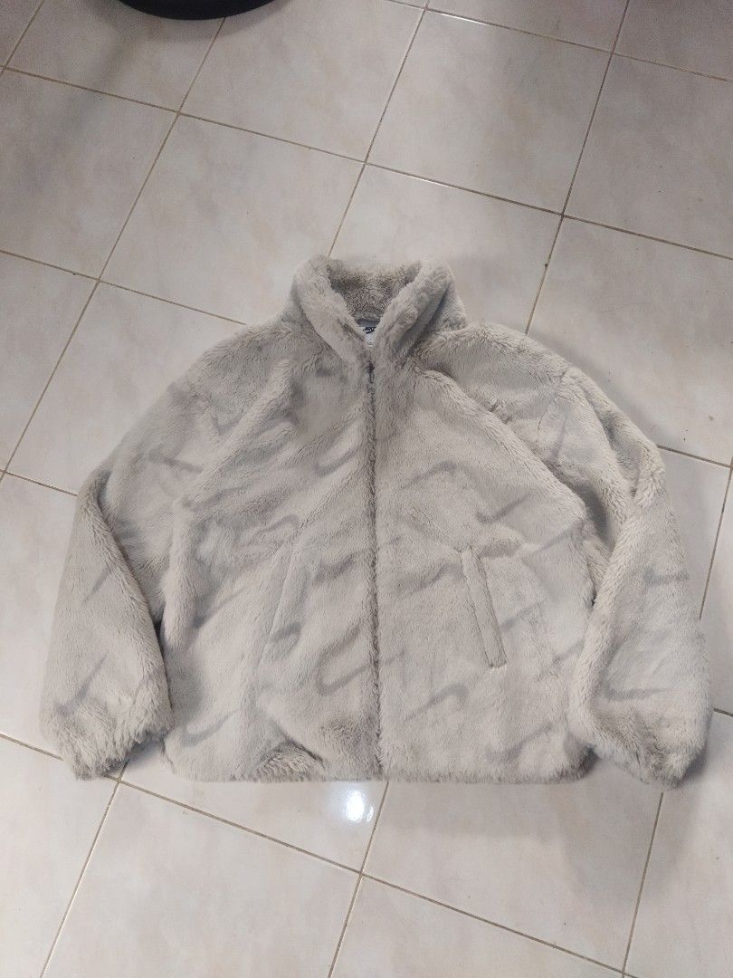AOP NIKE SWOOSH SHERPA (Category: Coats, Jackets and Outerwear) located in San Pablo. Submitted by kuya_tats420 (Listing ID 1469640279, Image 1). Description: NO ISSUE NEED WASH PM ME FOR MORE DETAILS 📩.
